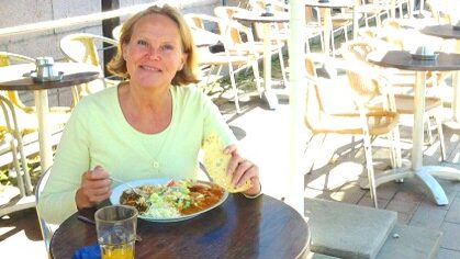 Restaurangbesök är en utmaning för oss som lider av överkänslighet för gluten och vetestärkelse, därför tar jag kosttillskottet GlutenEase Extra Strength för säkerhets skull